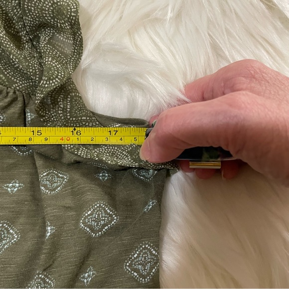 Lucky Brand top with flutter sleeves olive green medium - Picture 7 of 11